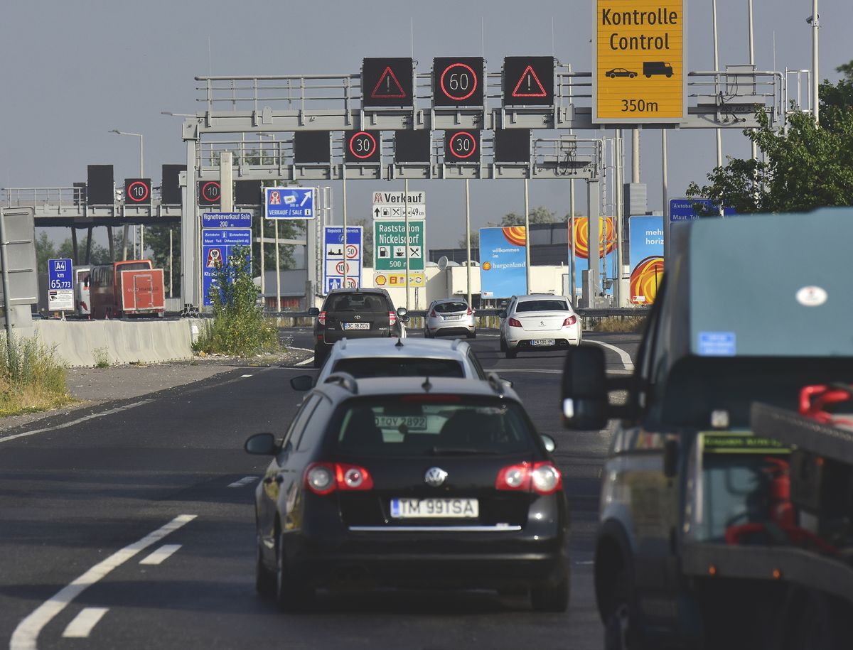 20210624 Hegyeshalomország határ átkelésAusztria irányában még megmaradt az ellenőrzés.Fotó: Kerekes István KI Kisalföld