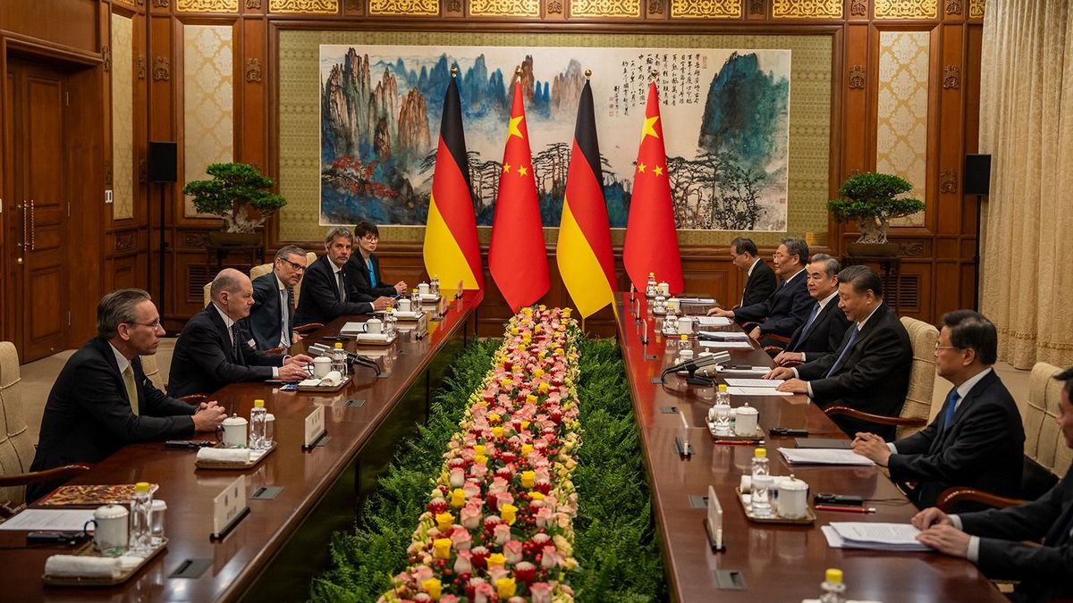 16 April 2024, China, Peking: German Chancellor Olaf Scholz (SPD) sits opposite Xi Jinping, President of China, during talks at the State Guest House. The visit to Xi is the highlight of Scholz's three-day trip through China. Photo: Michael Kappeler/dpa (Photo by MICHAEL KAPPELER / DPA / dpa Picture-Alliance via AFP)
