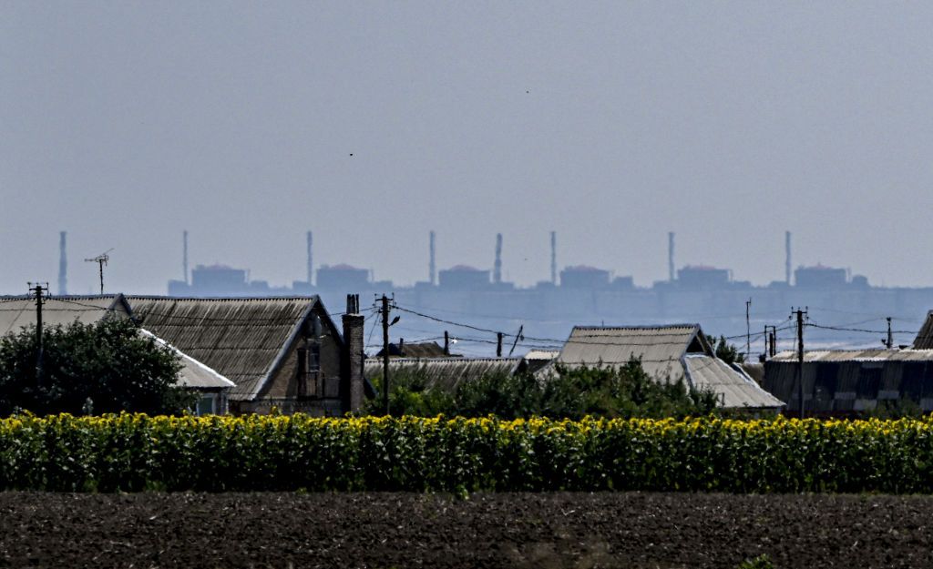 zaporizzsjai atomerőmű, drón, orosz-ukrán háború
Zaporizhzhia Nuclear Power PlantZAPORIJIA, UKRAINE - JULY 21: Zaporizhzhia Nuclear Power Plant is seen from Nikopol, that is 7 kilometers away from the power plants and therefore is under nuclear threat as the war between Russia and Ukraine continues, in Nikopol, Ukraine on July 21, 2023. (Photo by Ercin Erturk/Anadolu Agency via Getty Images)