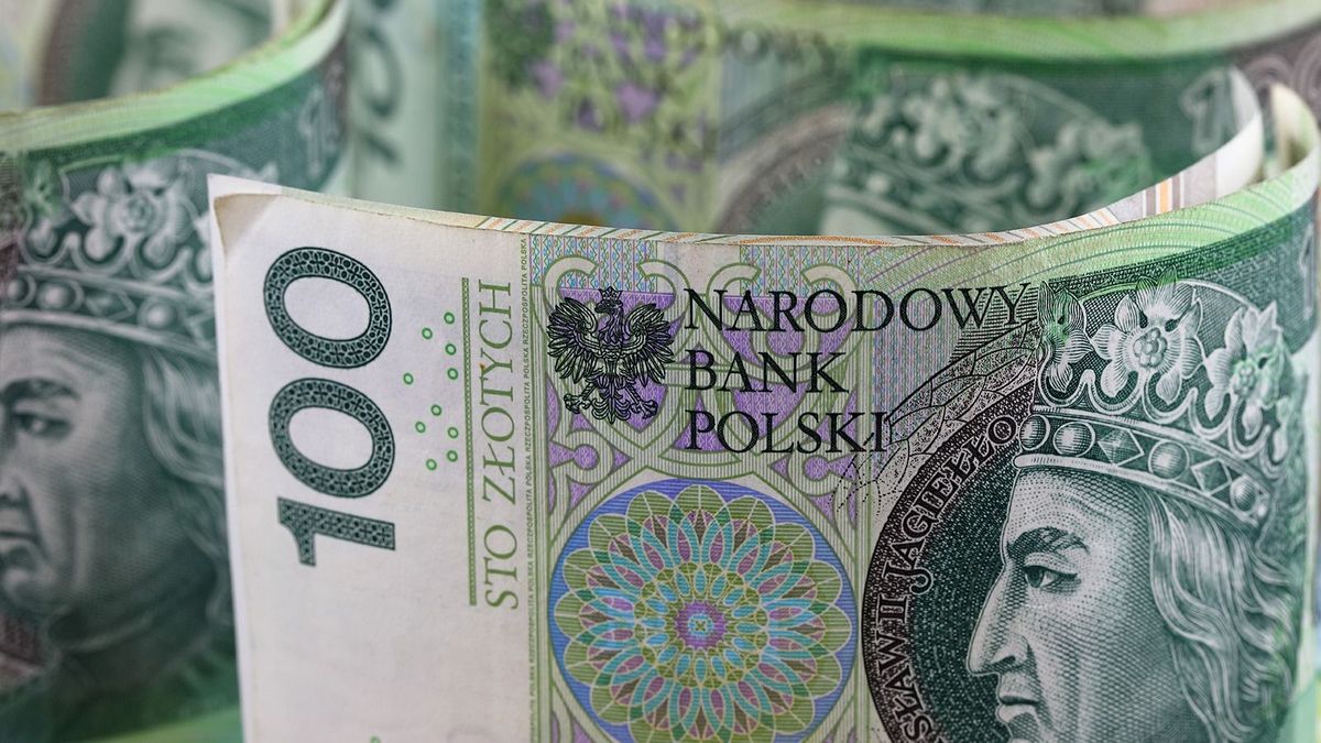 Betonnal öntötte nyakon a kamatot a lengyel jegybank, a béremelések miatt aggódnak