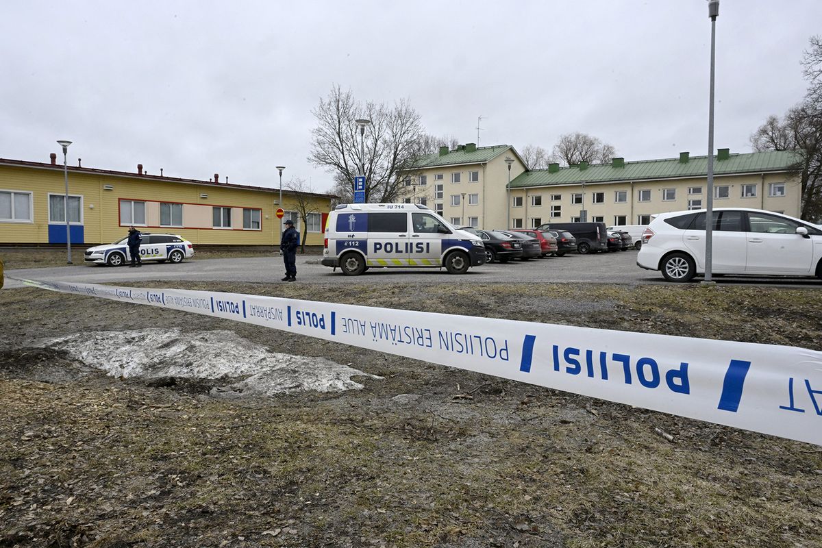 Finnish police officers guard the scene behind police tapes at the primary Viertola comprehensive school where a child opened fire and injured three other children, on April 2, 2024 in Vantaa, outside the Finnish capital Helsinki. Police said, that the attacker was in custody, and "All those involved in the shooting incident are minors". (Photo by Markku Ulander / Lehtikuva / AFP) / Finland OUT