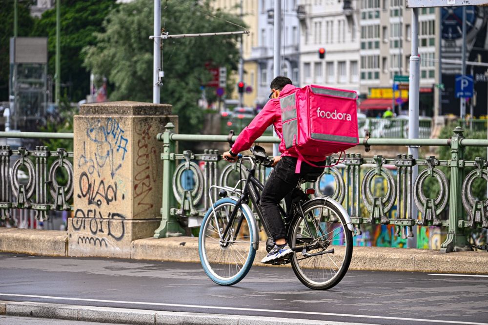 Vienna,,Austria,,06-10-2023,,Center,Of,Vienna,,Waiting,People,,Graffiti,,Cranes, Foodora