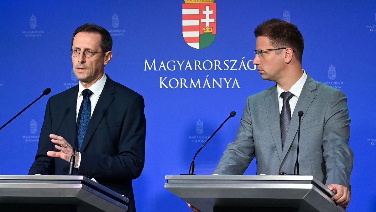 Ilyen kormányinfó még nem volt: egyszerre három miniszter és az új szóvivő is kiállt a nyilvánosság elé