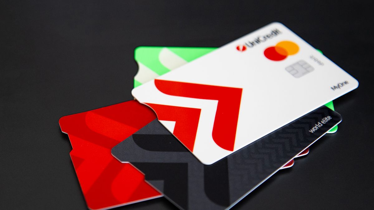 Az UniCredit a látássérült ügyfeleinek segít az új bankkártyájával
