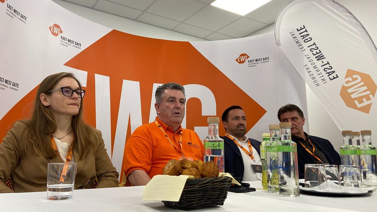 Szupervagonok parádéznak a fényeslitkei terminálon, és ez csak a kezdet