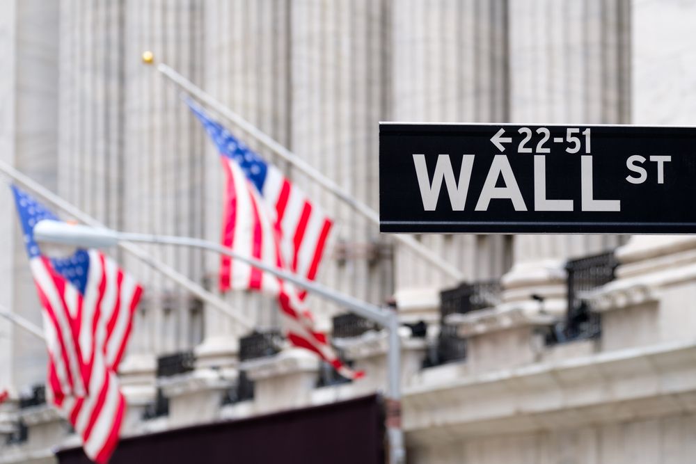 Wall,Street,Sign,With,The,New,York,Stock,Exchange,And