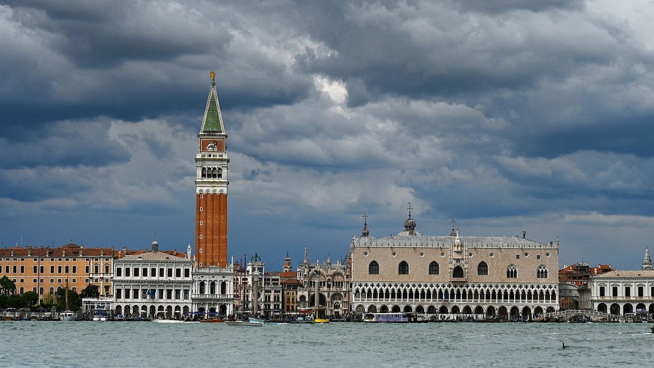 Történelmi napra ébredt Velence: mostantól belépőjegyet kell váltani a városba