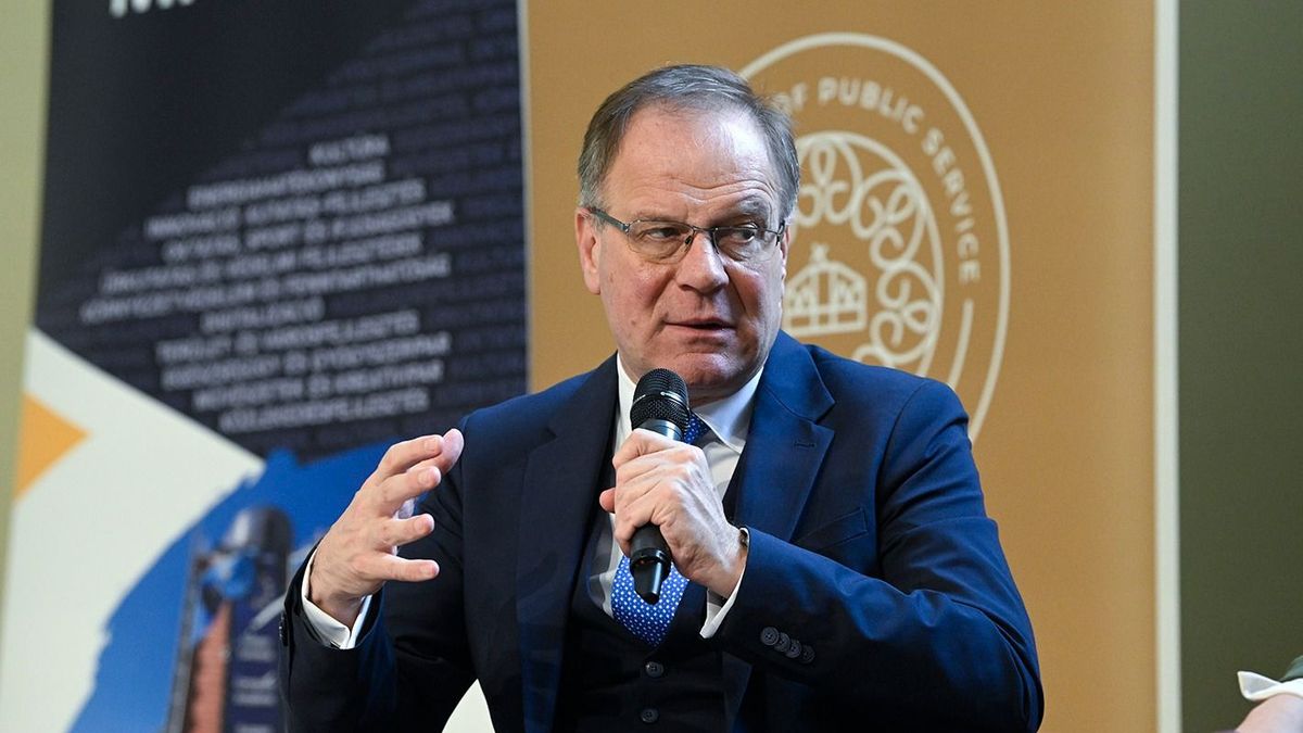 Navracsics megmutatta a vonalat, amely kettétépte Magyarországot