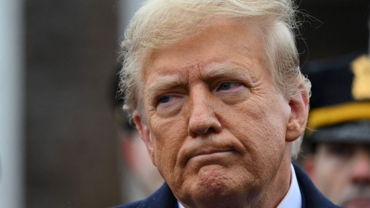 Trumpnak nem szokása, de most könyörgőre fogta