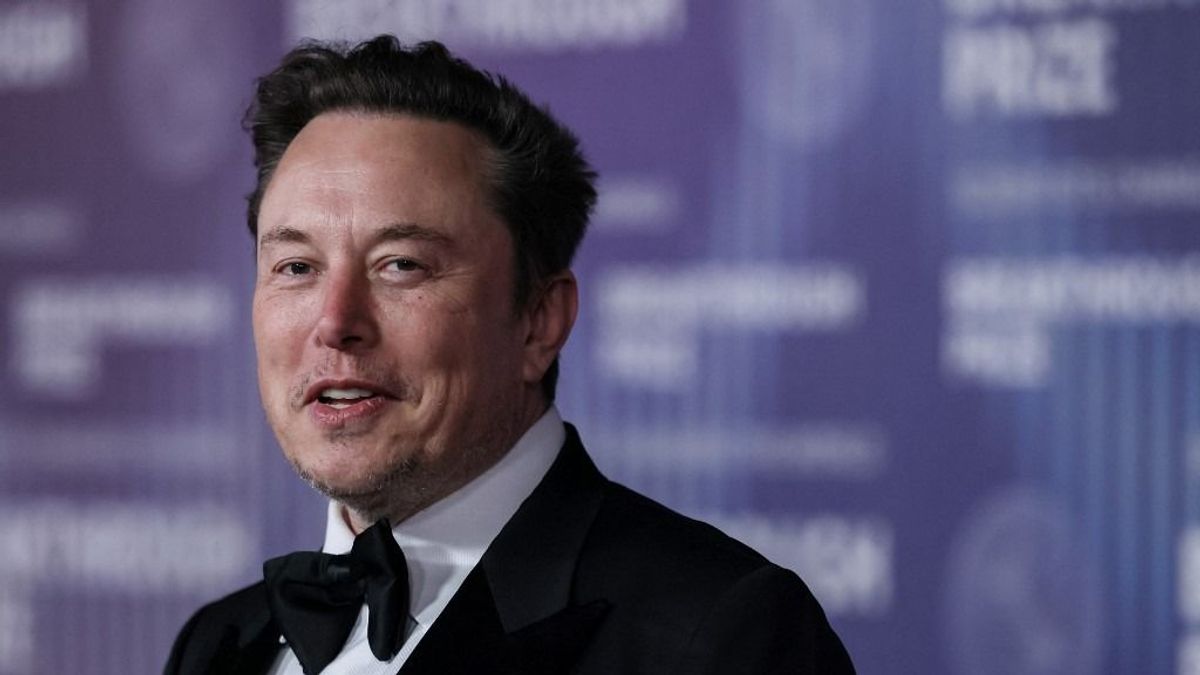 Nagy fába vágta a fejszéjét Kínában Elon Musk, a kormányfőt győzködi az adatbiztonságról