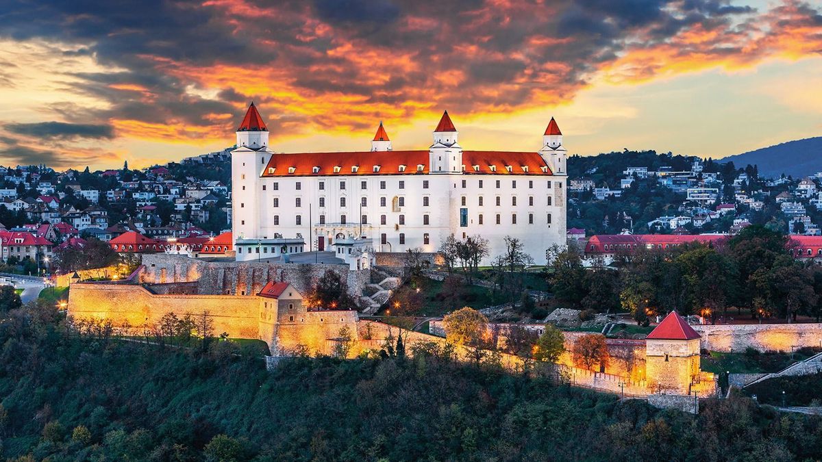 Bratislava,Castle,At,Sunset,,Bratislava,,Slovakia