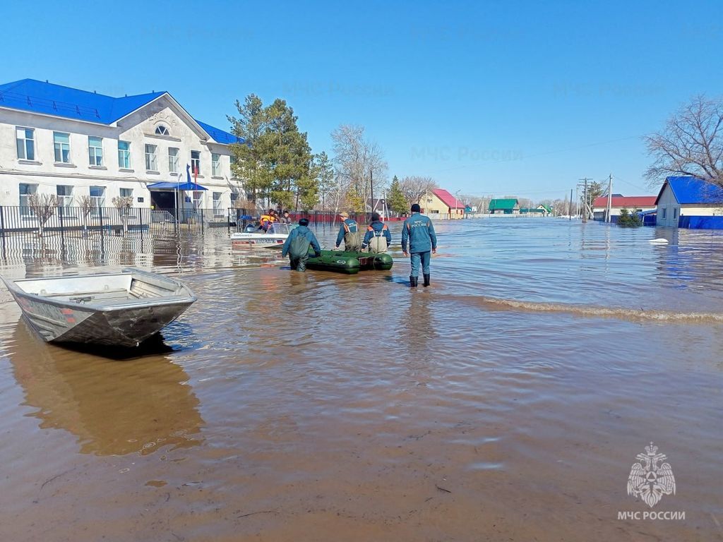 Dam bursts in Orsk, Russia