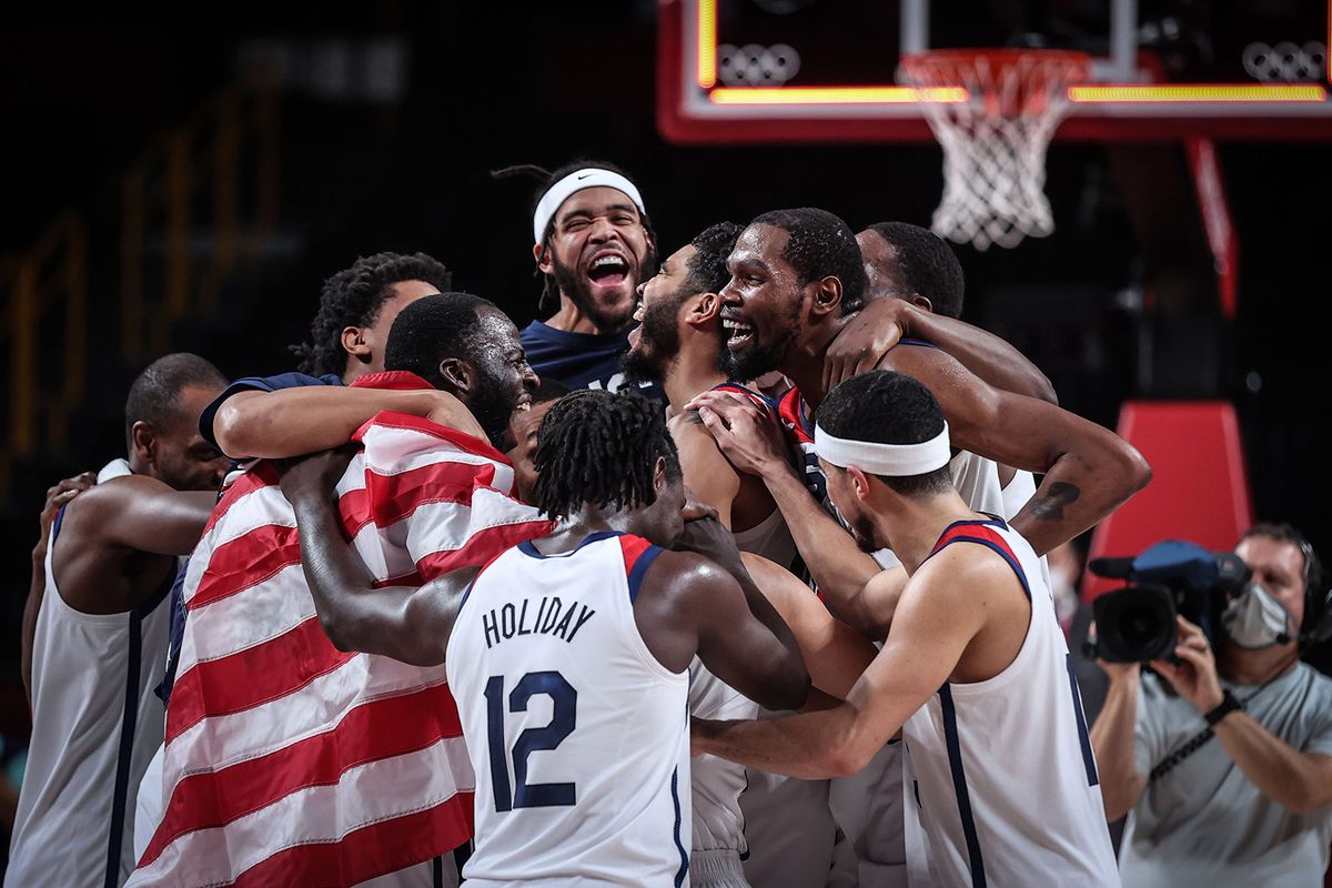 (210807) -- SAITAMA, Aug. 7, 2021 (Xinhua) -- Members of Team USA celebrate victory after the men's basketball final between the United States and France at the Tokyo 2020 Olympic Games in Saitama, Japan, Aug. 7, 2021. (Xinhua/Pan Yulong)Xinhua News Agency / eyevineContact eyevine for more information about using this image:T: +44 (0) 20 8709 8709E: info@eyevine.comhttp://www.eyevine.com