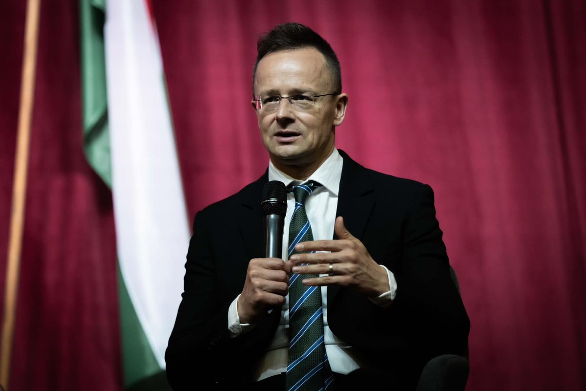 Szijjártó Péter szerint Magyarország szuverenitásának megóvása a tét a júniusi önkormányzati és európai parlamenti választásokon.