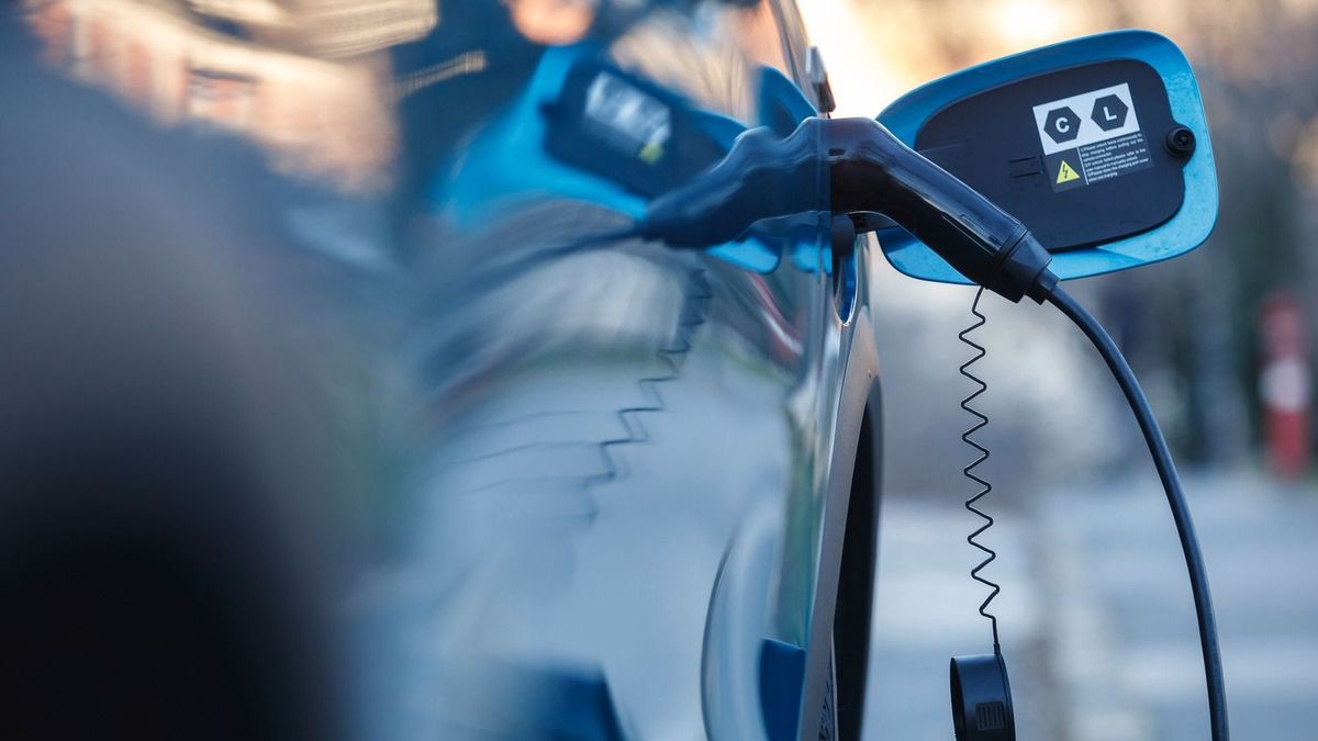 Rekordsebességgel száguld a hazai elektromosautó-piac