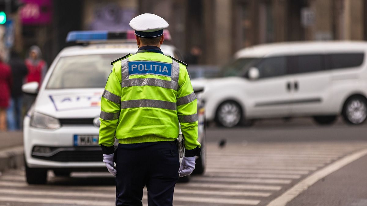 Autós üldözés és figyelmeztető lövések a reptér mellett: embercsempészt fogtak a rendőrök