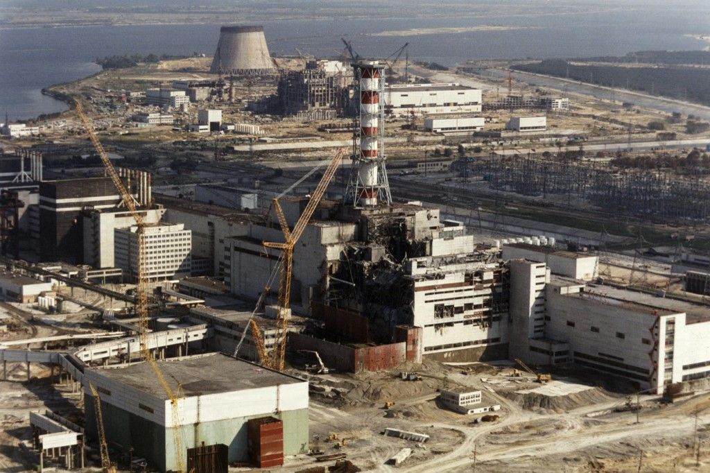 Photo, dated 05 August 1986, showing repairs being carried out on the Chernobyl nuclear plant in Russia, following a major explosion 26 April 1996 which, according to official statistics, affected 3,235,984 Ukrainians and sent radioactive clouds all over Europe.

afp pho (Photo by TASS / AFP)