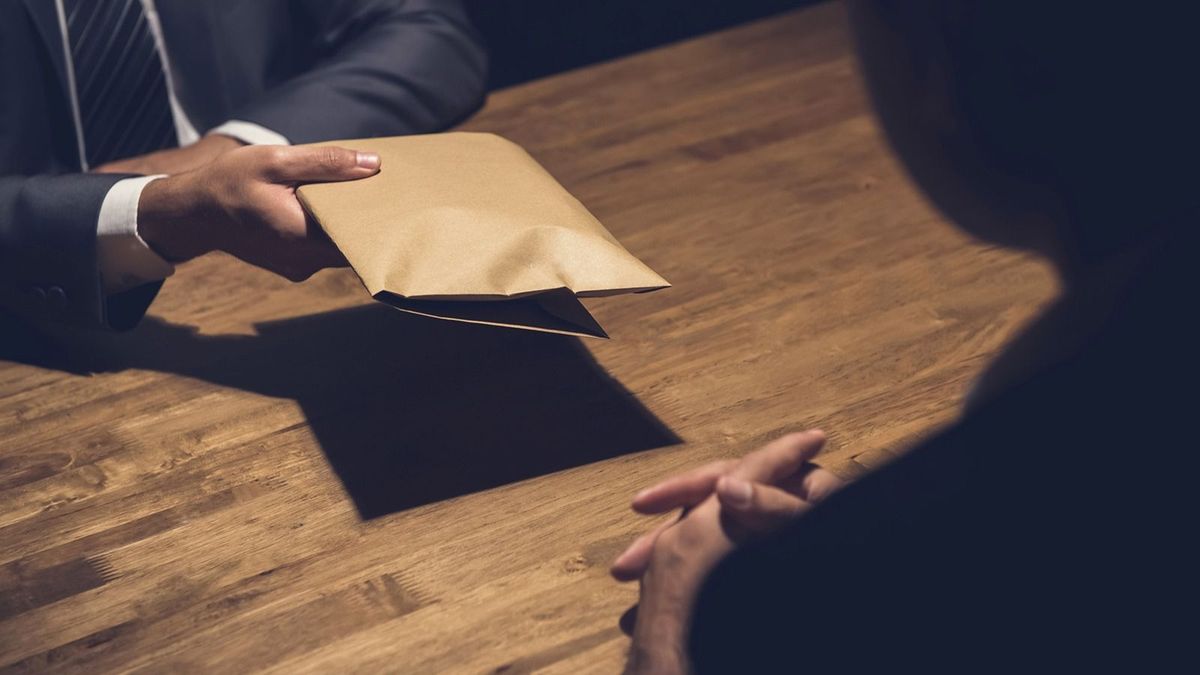 Simán letette a több százmillió forintnyi óvadékot a korrupcióval vádolt ukrán miniszter