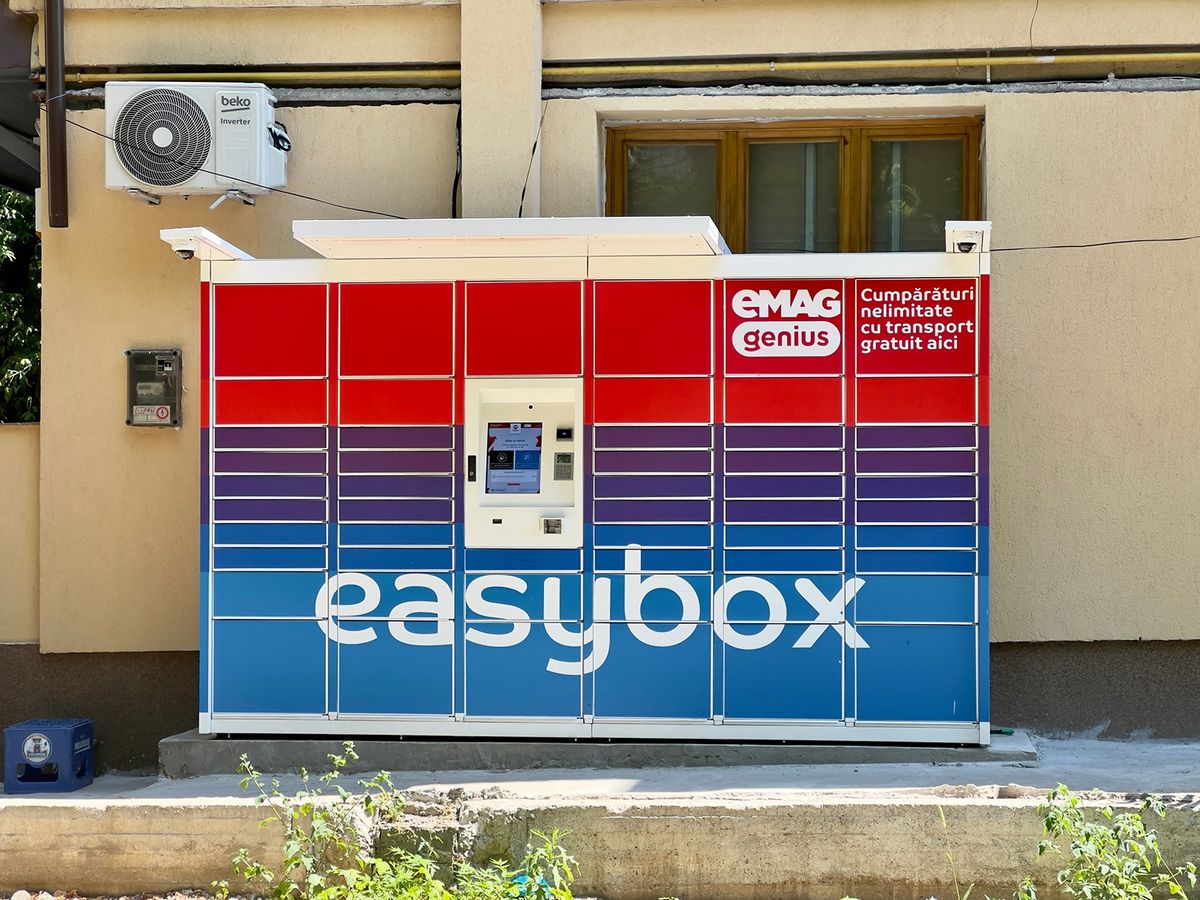 Bucharest,,Romania,-,08.20.2022:,Easybox,By,Emag,Pickup,Point,,For
futárcég
