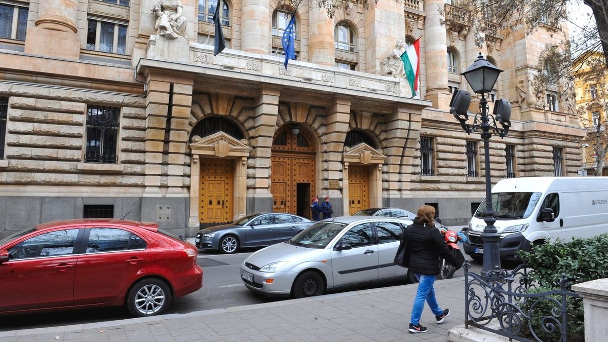 Húzott egyet a kéziféken a jegybank, de így is örülhetnek a hitelesek