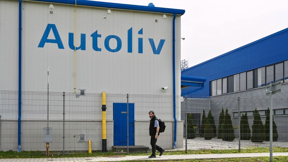 Sztrájkba kezdtek a sopronkövesdi Autoliv dolgozói