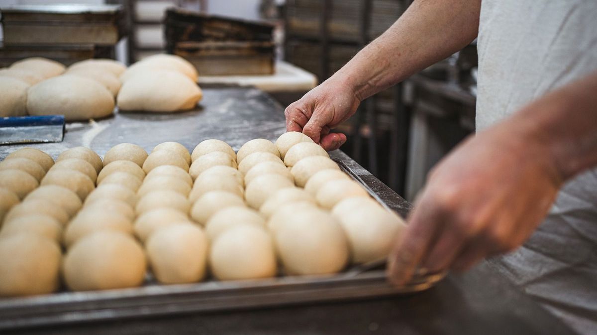 Pékségben dolgozó koszovói vendégmunkásokat utasítottak ki az országból