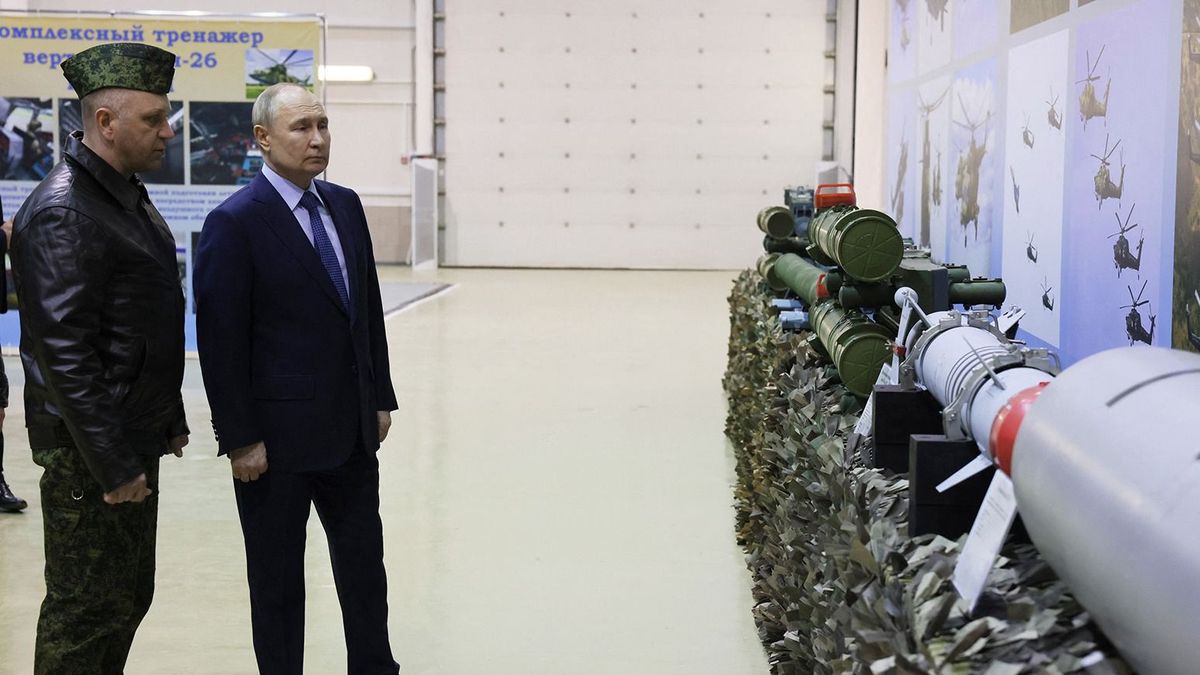 Putyin megnézte a rettegett orosz rakétákat, amik leszakítják az ukrán tankok tornyait