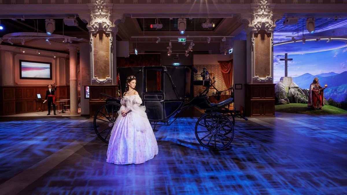 Madame Tussauds Sissi előtt tiszteleg
