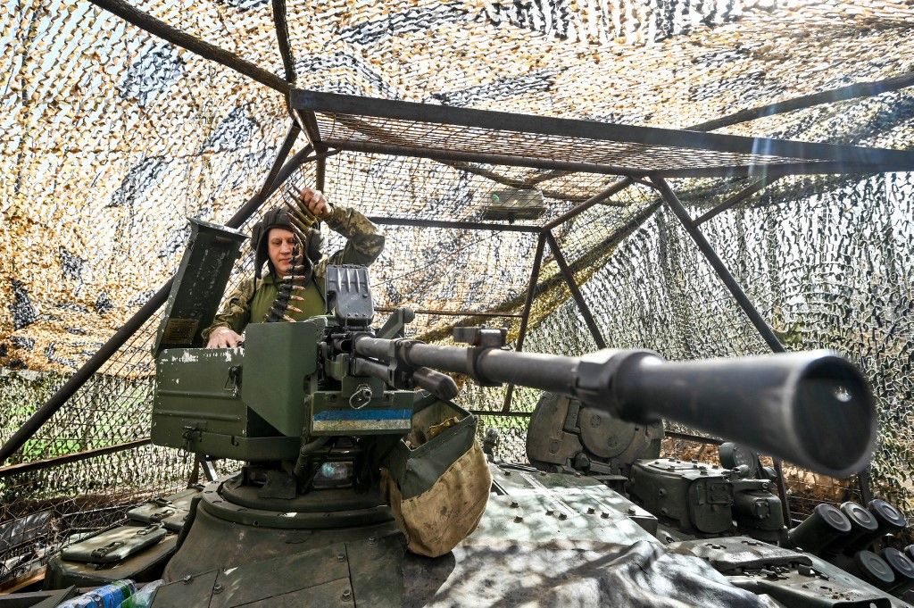 Tank crews defend Ukraine against Russian occupiers
Égető probléma a lőszerhiány az ukrán fronton, a háború sorsa múlik rajta.