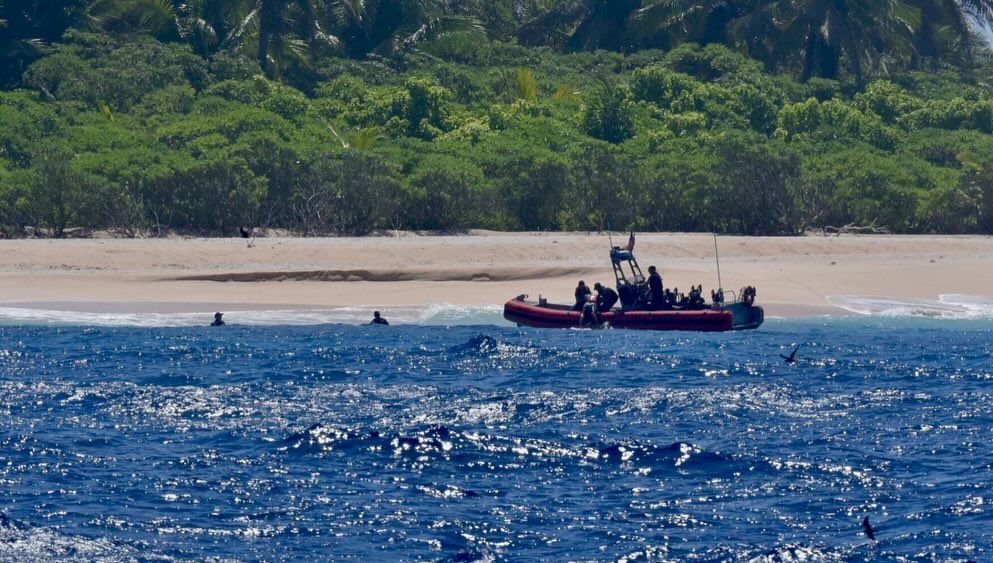 deserted island saved fishermen lakatlan sziget
