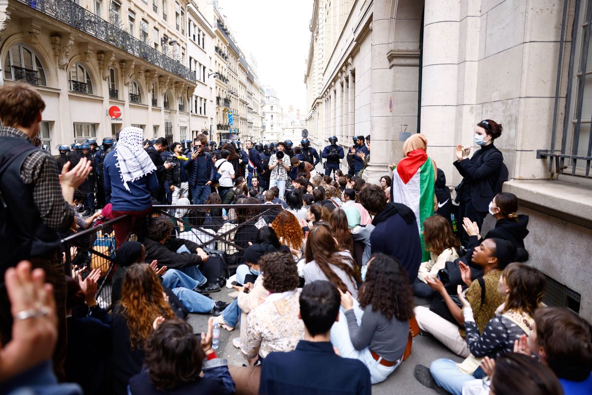 tüntetés

Sorbonne

Párizs