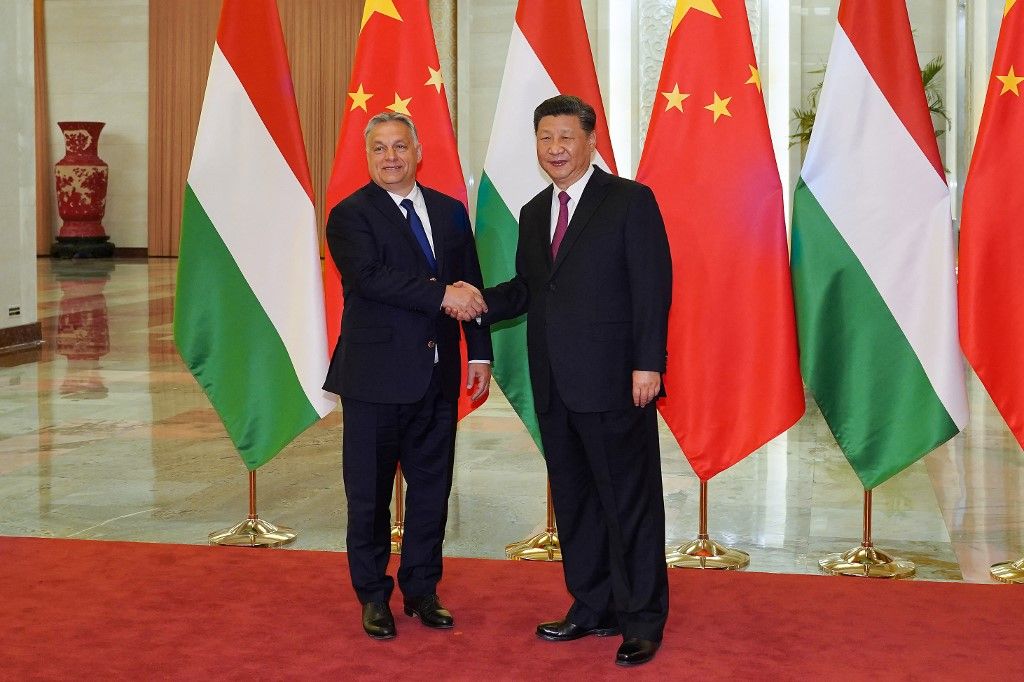 (FILES) Hungarian Prime Minister Viktor Orban (L) shakes hands with Chinese President Xi Jinping during a meeting on April 25, 2019, as part of the second Belt and Road Forum (BRF) in Beijing. Chinese President Xi Jinping will visit Hungary from May 8 to 10, as part of his first tour of Europe since the Covid-19 pandemic, authorities in the Hungary announced on April 25, 2024. (Photo by Andrea VERDELLI / POOL / AFP)