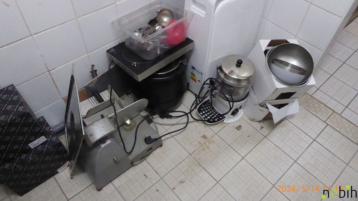 Nébih: elképesztő állapotokat találtak egy étteremben – videó