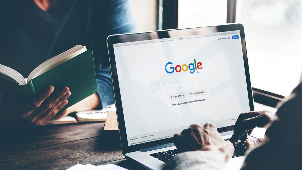 Bizarr válaszokat ad a Google mesterséges intelligenciát használó keresője
