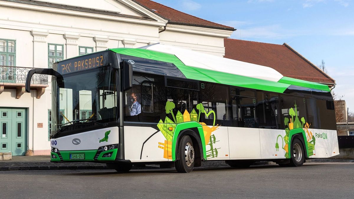 Több mint félszáz okosmegálló kialakítása várható év végéig Pakson