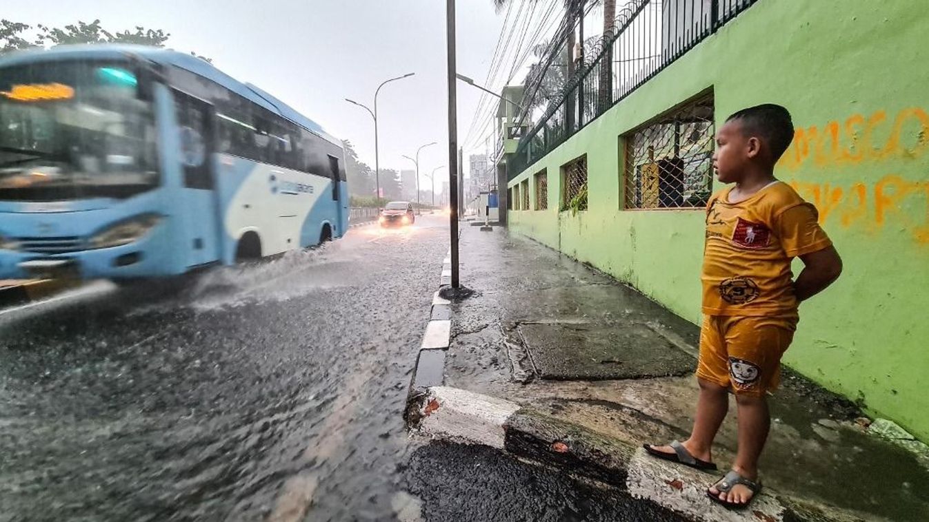 View of streets in Jakarta, Indonesia covered with water as heavy rain hit the area on 16 October 2020. Jakarta Governor Anies Baswedan has urged stakeholders to prepare for potentially hazardous flooding in the capital as the rainy season approaches. The season's dangers are compounded this year by La Nina, a periodic weather phenomenon that tends to cause extreme weather in the Indonesian archipelago. (Photo by Donal Husni/NurPhoto) (Photo by Donal Husni / NurPhoto / NurPhoto via AFP)