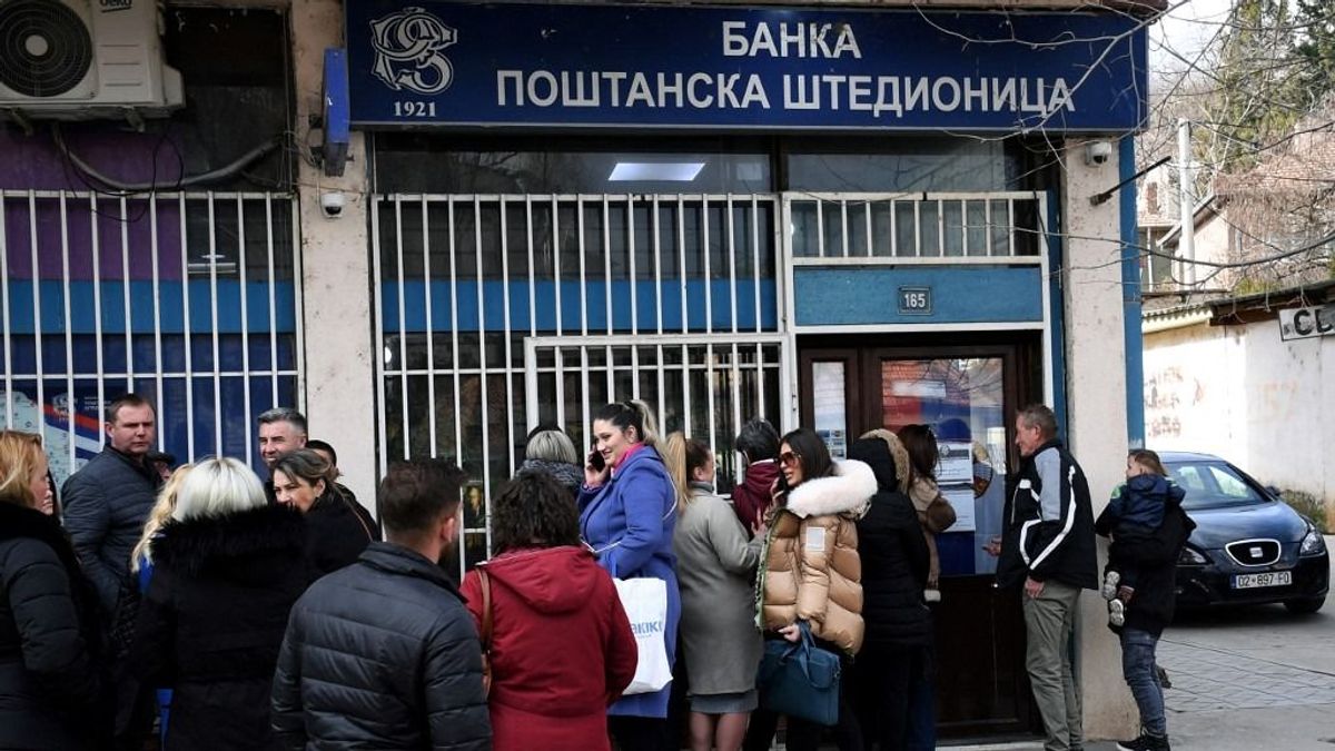 Nem csitul a feszültség a Balkánon, Koszovó célba vette a szerb bankokat 