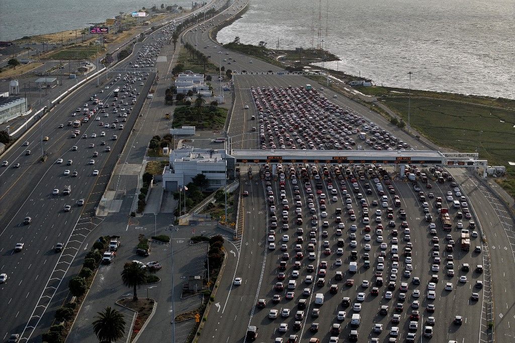 OAKLAND, CALIFORNIA - MAY 24: An aerial view of toll plaza in traffic at San Francisco-Oakland Bay Bridge ahead of Memorial Day weekend as seen from Oakland, California in United States on May 24, 2024. Tayfun Coskun / Anadolu (Photo by Tayfun Coskun / ANADOLU / Anadolu via AFP)