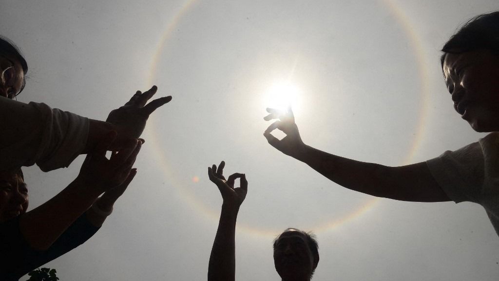 Solar halo observed in Shenzhen

haló
halójelenség