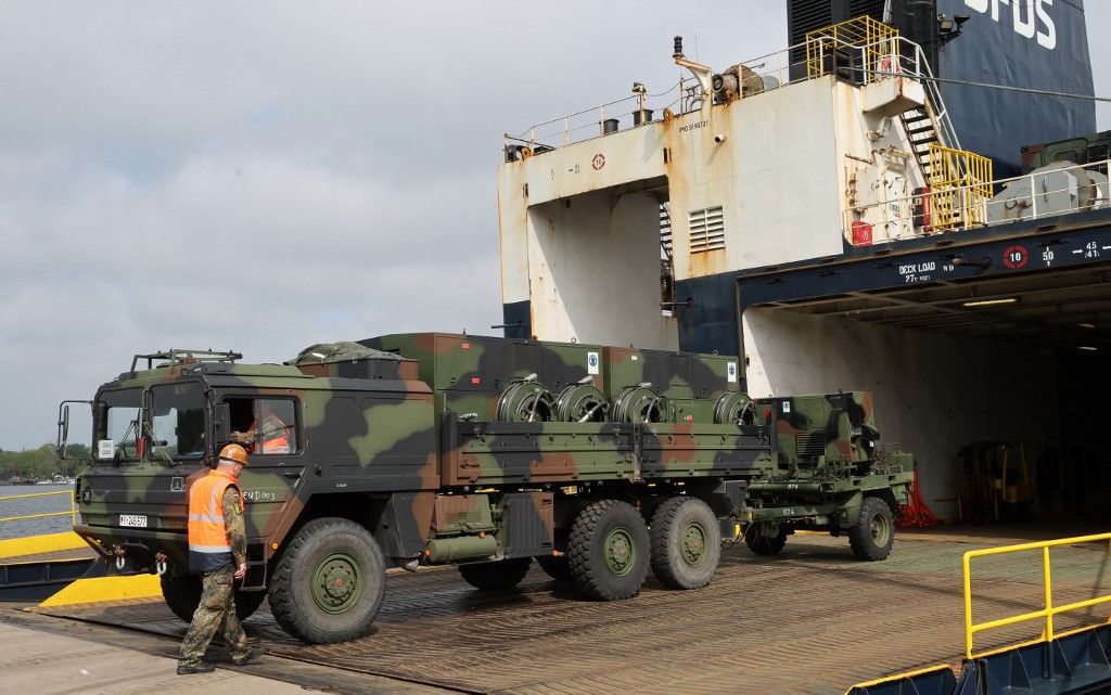 Loading of Patriot weapon system for German-Finnish exercise