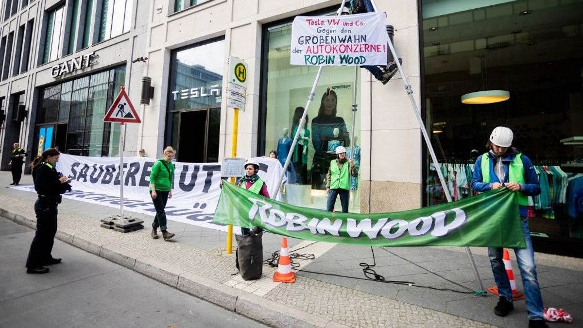 Környezetvédelmi aktivisták megrohamozták a Tesla németországi gyárát – videó