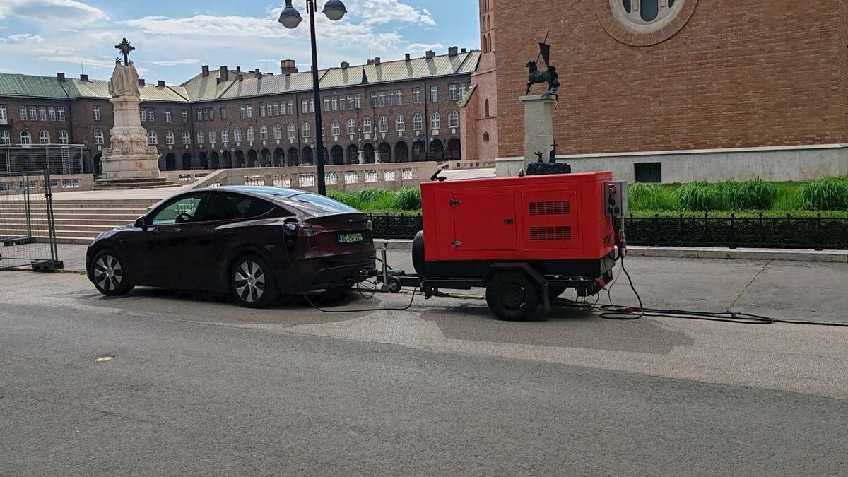 Klímavédelem másképp: dízelaggregátorról töltöttek egy Teslát Szegeden