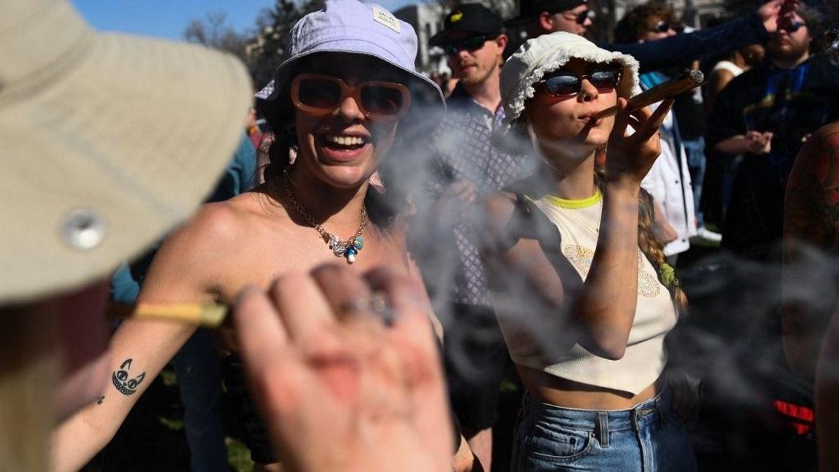 Újabb lépést tesz a fű legalizálása felé a Biden-kormány
