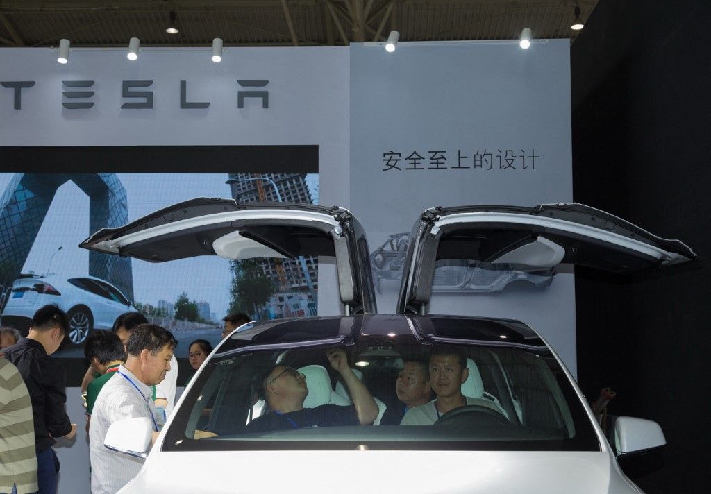 Tesla registers financial leasing company in Shanghai