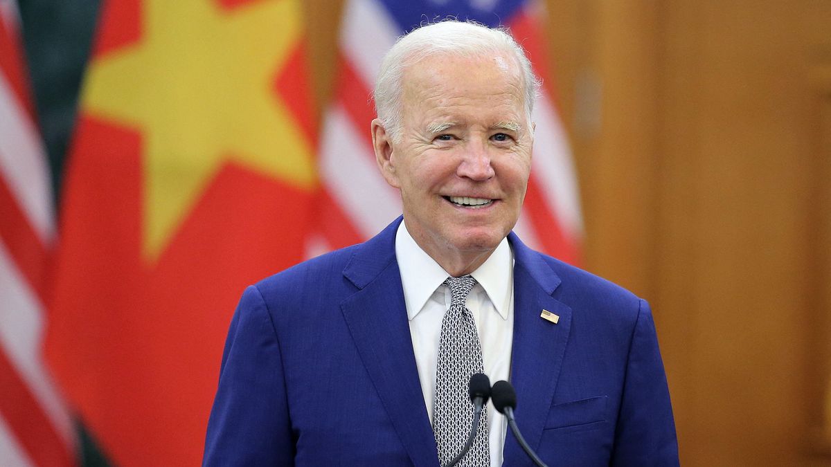 Biden brutálisan lecsap a kínai autókra, akkukra és csipekre, rálicitál Trumpra