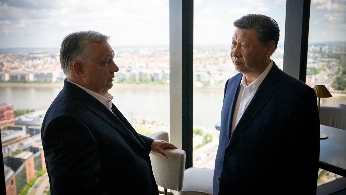 Bombameglepetés: legendás vendégek tűntek fel Orbán Viktor és a kínai elnök találkozóján – fotó