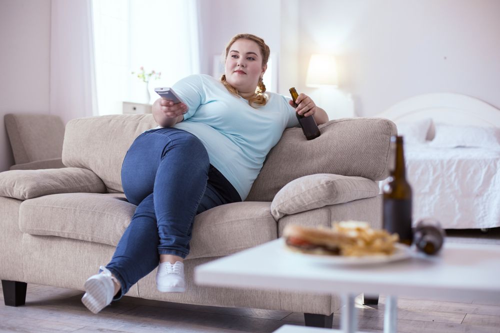Bad,Nutrition.,Stout,Red-head,Woman,Drinking,Beer,While,Watching,Television