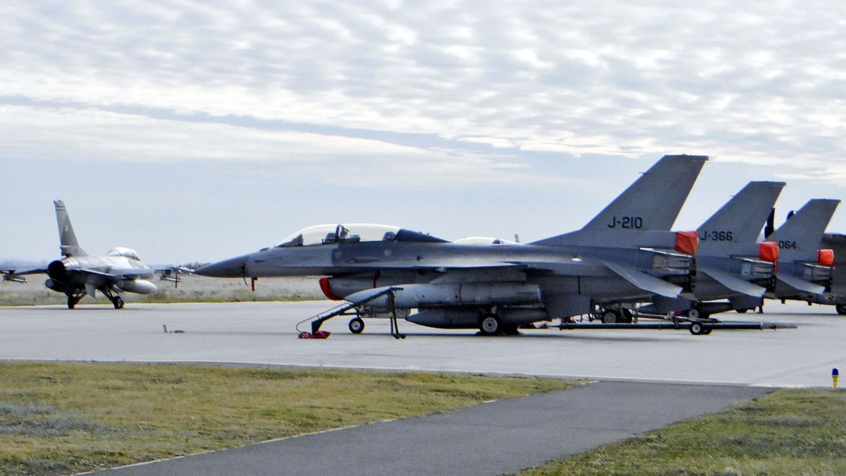 Ukrajna nyáron kaphatja meg az első F-16-os vadászgépeket