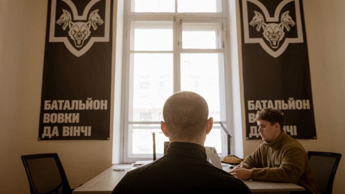 A megfogyatkozott ukrán hadsereg új toborzási módszert tesztel