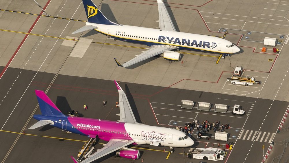 27-9-2017,,Eindhoven,,Holland.,Aerial,View,Of,Ryanair,Boeing,And,Wizzair
